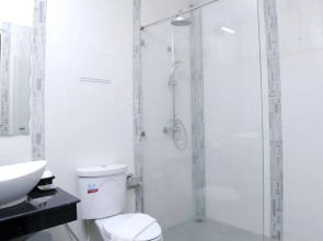 Whispering Palms Suite