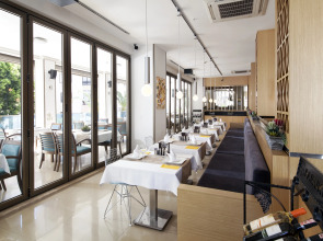 Отель Aurasia Design