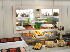 Отель Tres Torres Atiram