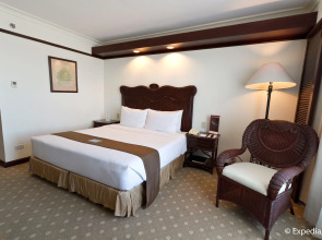 Waterfront Airport Hotel & Casino