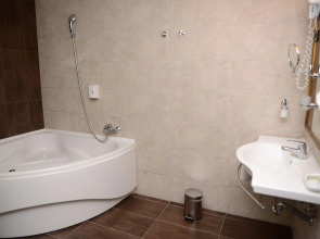 Hotel Golden Lake Resort