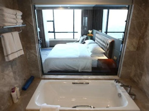 Longyue International Hotel