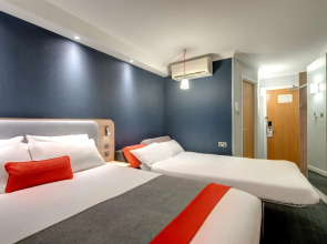 Holiday Inn Express London Luton Airport by IHG