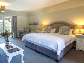 Whale Rock Luxury Lodge