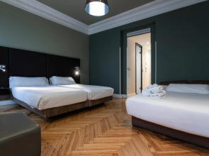 Petit Palace Lealtad Plaza