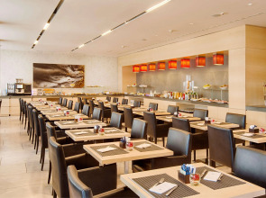 Отель NH Bologna de la Gare