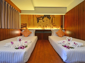 Lap Roi Karon Beachfront