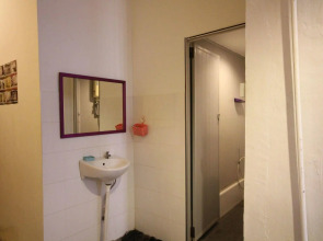 Cocoa Mews Cafe & Homestay - Hostel