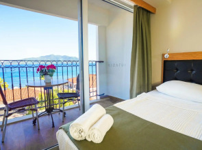 Aurasia SeaSide Hotel