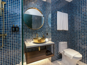 Ashley Tugu Tani Menteng