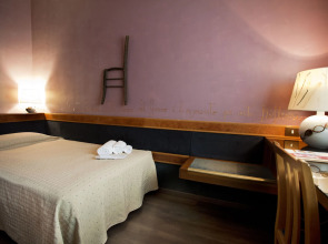 Отель Diplomatic