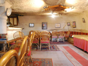 Lalezar Cave Hotel