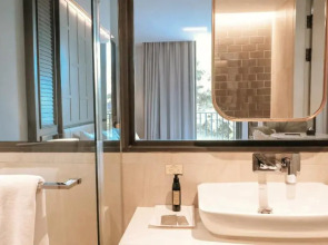 The Quarter Ploenchit by UHG