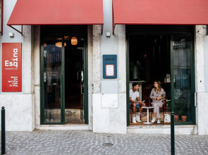 Esqina Cosmopolitan Lodge