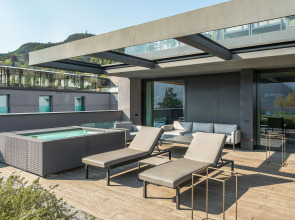 Отель Hilton Lake Como