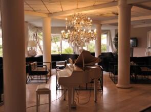 Domizia Palace Hotel