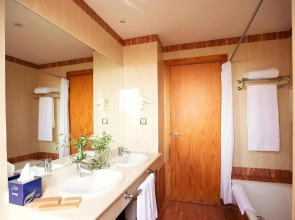 Отель Oh Nice Caledonia