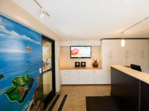 Waikiki Beachside Hostel