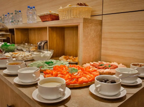 Амери Плаза