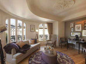 La Clef Louvre Paris by The Crest Collection