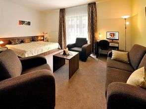 Melrose Apartments 2