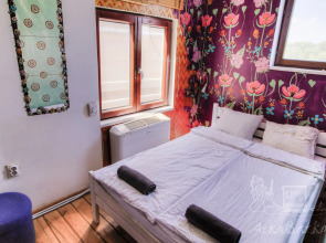 ArkaBarka Floating Hostel and Apartments