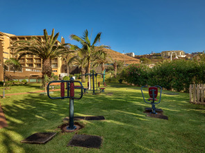 Отель The Views Oasis - Family Friendly