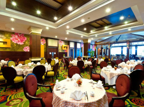 Курортный отель Grand Pacific Sovereign Resort & Spa