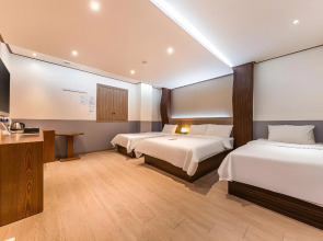 Friendly DH Naissance Hotel by Mindrum Group