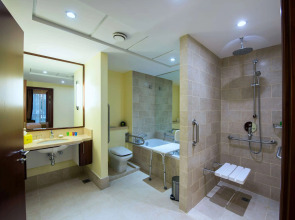Отель Ramada by Wyndham Downtown Dubai