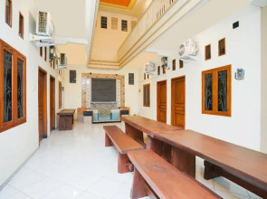 OYO 1642 Penginapan Anggrek Syariah 2