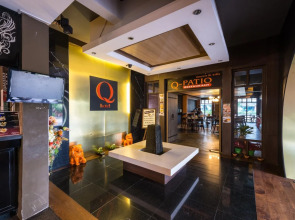 Q Hotel
