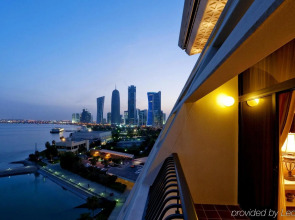Sheraton Grand Doha Resort & Convention Hotel
