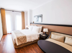 The Alcove Library Hotel