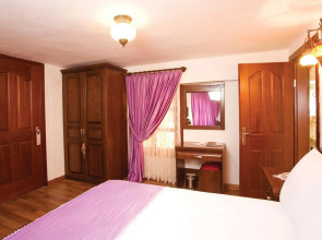 Cicerone Lodge Hotel