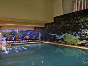 Отель The Views Oasis - Family Friendly