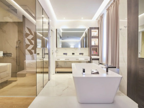 Отель IH Milano Ambasciatori