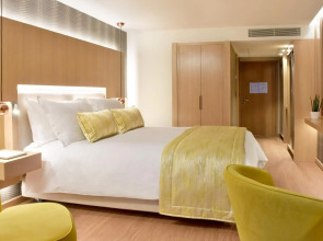 Maestral Resort & Casino