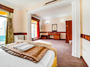 OYO 120 Concord International Hotel