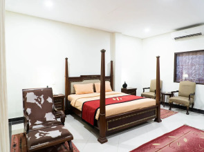 Super OYO Townhouse Oak Maxi Hotel Legian