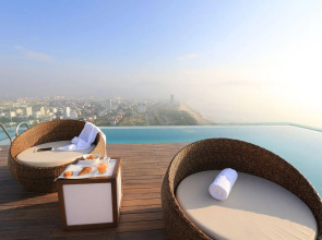 A La Carte Da Nang Beach