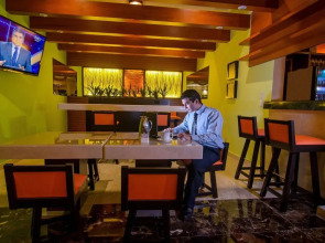 Courtyard By Marriott Cancun Airport