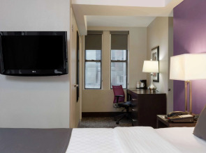 La Quinta Inn & Suites by Wyndham New York City Central Park