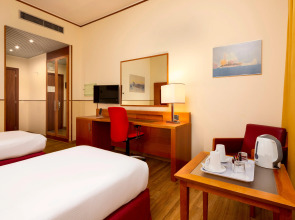 Crowne Plaza Venice East by IHG