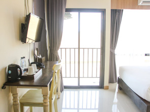 The Sixteenth Naiyang Beach Hotel