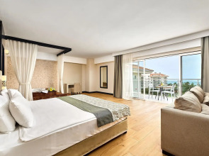 Seaden Sea World Resort & Spa