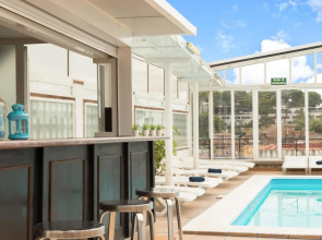 Vintage Hotel Mercedes