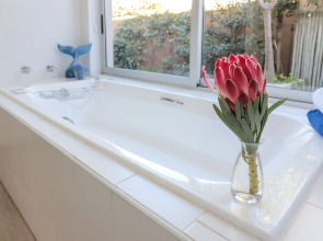 Sixteen Guest House on Main