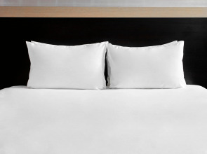 Holiday Inn London - Luton Airport by IHG