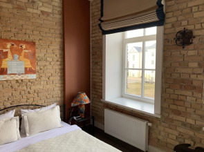 Арт-отель Moon Garden